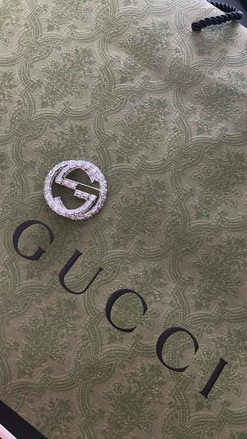 Gucci Interlocking G kristallen broche beschikbaar voor biedingen