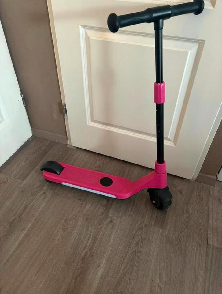 Denver elektrische kinderstep roze, Fietsen en Brommers, Steps, Zo goed als nieuw, Gewone step, Ophalen