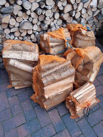 Haardhout in netzakken  beschikbaar voor biedingen