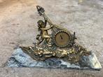 Antieke klok met engel op marmeren voet, Ophalen of Verzenden