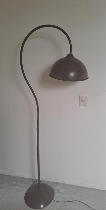 Mooie Vloerlamp - 63cm Hoog beschikbaar voor biedingen