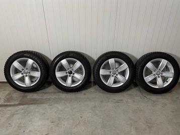Volkswagen T-Roc 16 inch LM velgen met winterbanden beschikbaar voor biedingen