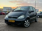Mercedes-Benz A-klasse 140 Elegance/AUTOMAAT, Auto's, Stof, Zwart, Origineel Nederlands, Bedrijf