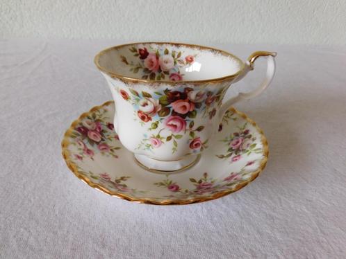 Royal Albert Cottage Garden kop en schotel, hg 7 cm, dsn 9 c, Huis en Inrichting, Keuken | Servies, Gebruikt, Kop(pen) en/of Schotel(s)