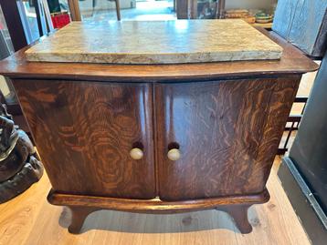 Antiek Art Deco Kastje met Marmeren Plaat beschikbaar voor biedingen