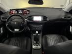 Peugeot 308 SW 1.2 PureTech Blue Lease Executive LEDER PANOD, Voorwielaandrijving, Gebruikt, 1199 cc, Zwart