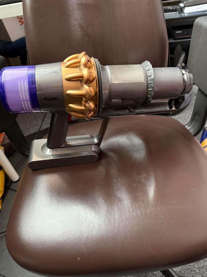 Dyson V11 steelstofzuiger met probleem Schroefaccu nw los tk, Witgoed en Apparatuur, Stofzuigers, Gebruikt, Stofzuiger, Reservoir