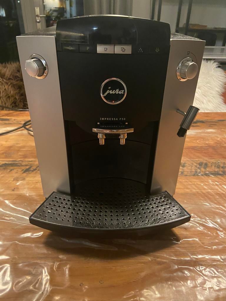 Jura impressa F50, Witgoed en Apparatuur, Koffiezetapparaten, Ophalen of Verzenden, Zo goed als nieuw, Koffiemachine