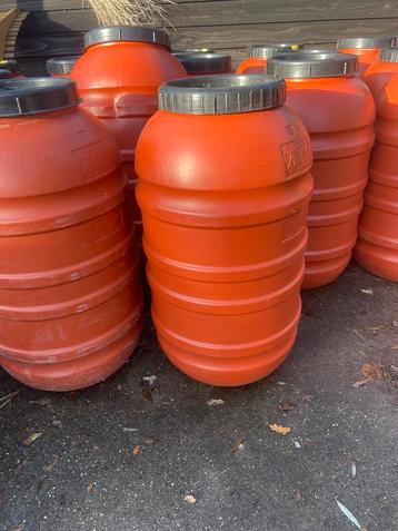 Voorraad vaten regenton regentonnen barrels opslag BV tonnen beschikbaar voor biedingen