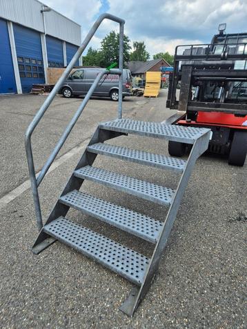 Gegalvaniseerde trap trapje steektrap vluchttrap 95cm ( 707 beschikbaar voor biedingen