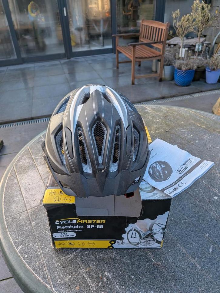 Fietshelm met achterlicht, Fietsen en Brommers, Fietsaccessoires | Fietshelmen, Zo goed als nieuw, Heer of Dame, M, Ophalen of Verzenden
