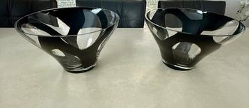 Twee mooie design schalen van zware glaskwaliteit beschikbaar voor biedingen