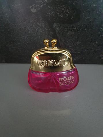 leuke parfum flesje in vorm van tas bijna gratis beschikbaar voor biedingen