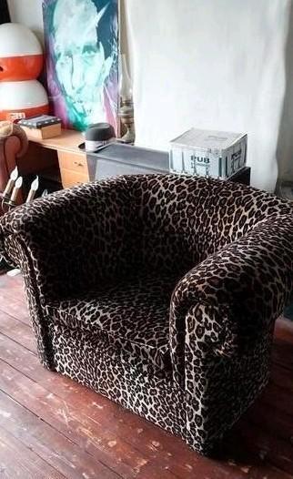 Panterprint Chesterfieldvorm fauteuil in Schiedam ophalen beschikbaar voor biedingen
