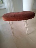 Krukje/Voetenbankje met witte poten.44 cm hoog en 60 breed, Ophalen of Verzenden, Gebruikt, Rechthoekig, Minder dan 55 cm