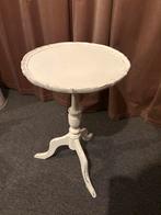 Witte brocante bijzettafel, Huis en Inrichting, Tafels | Bijzettafels, Minder dan 55 cm, Gebruikt, Rond, Hout