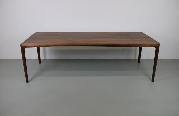 Artisan Twist tafel, Europees walnoot, 240/90/76 cm, Huis en Inrichting, Tafels | Eettafels, Nieuw, 50 tot 100 cm, 200 cm of meer