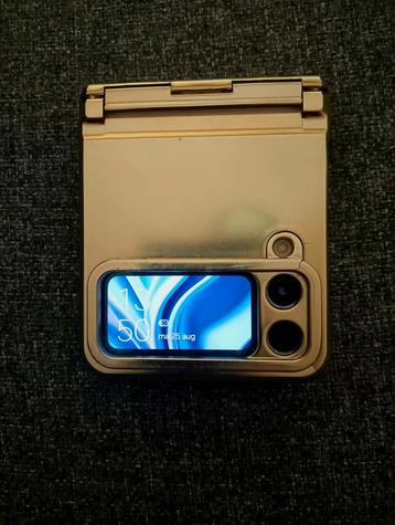 Samsung Galaxy Z Flip 4 128Gb Gouden Editie beschikbaar voor biedingen