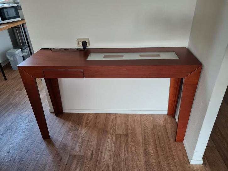 Sidetable kersenhout met glazen inlegstuk, Huis en Inrichting, Tafels | Sidetables, Gebruikt, 25 tot 50 cm, 100 tot 150 cm, Rechthoekig