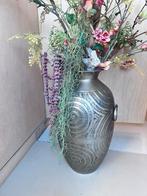 Metalen Vaas met Kunstbloemen - 60cm, Overige materialen, Overige kleuren, 50 tot 75 cm, Ophalen of Verzenden