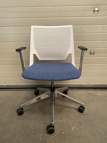 Haworth Bureaustoel Very design Nicolai Czumaj-Bront & Welsh beschikbaar voor biedingen