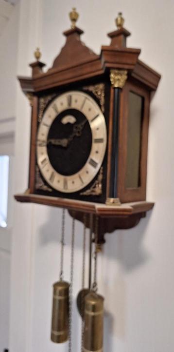 Oude (antieke) wandklok / klok beschikbaar voor biedingen