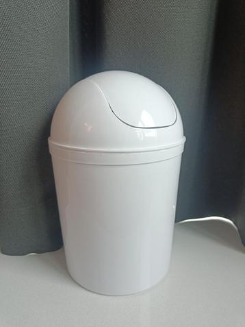Wit Prullenbak ~5L beschikbaar voor biedingen