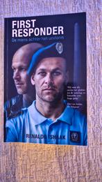 First Responder: De mens achter het uniform - Renaldo Ishaak, Ophalen of Verzenden, Gelezen, Renaldo Ishaak, Overige