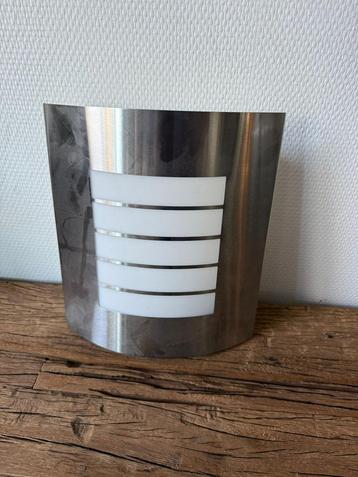 Buiten wandlamp beschikbaar voor biedingen