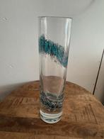 Glazen vaas met blauw decor, Huis en Inrichting, Blauw, Ophalen of Verzenden, Minder dan 50 cm, Glas