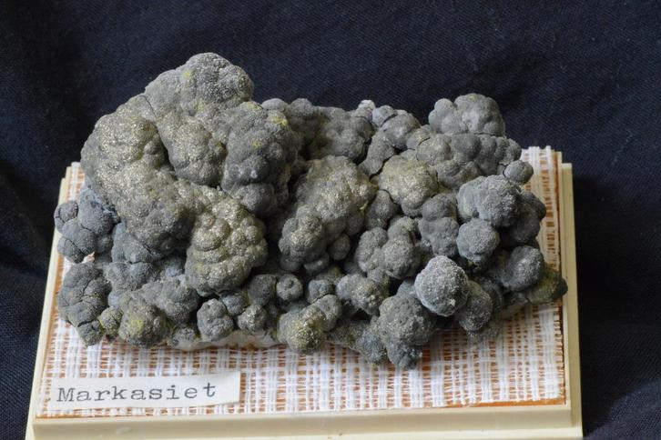 Markasiet met Pyriet, Verzamelen, Mineralen en Fossielen, Mineraal, Ophalen of Verzenden