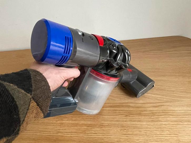 Dyson V8 kruimeldief - met car cleaning set!, Witgoed en Apparatuur, Stofzuigers, Zo goed als nieuw, Kruimeldief, Minder dan 1200 watt