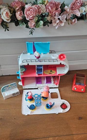 Camper en auto Peppa big. Speelset  incl geluid peppa pig! beschikbaar voor biedingen