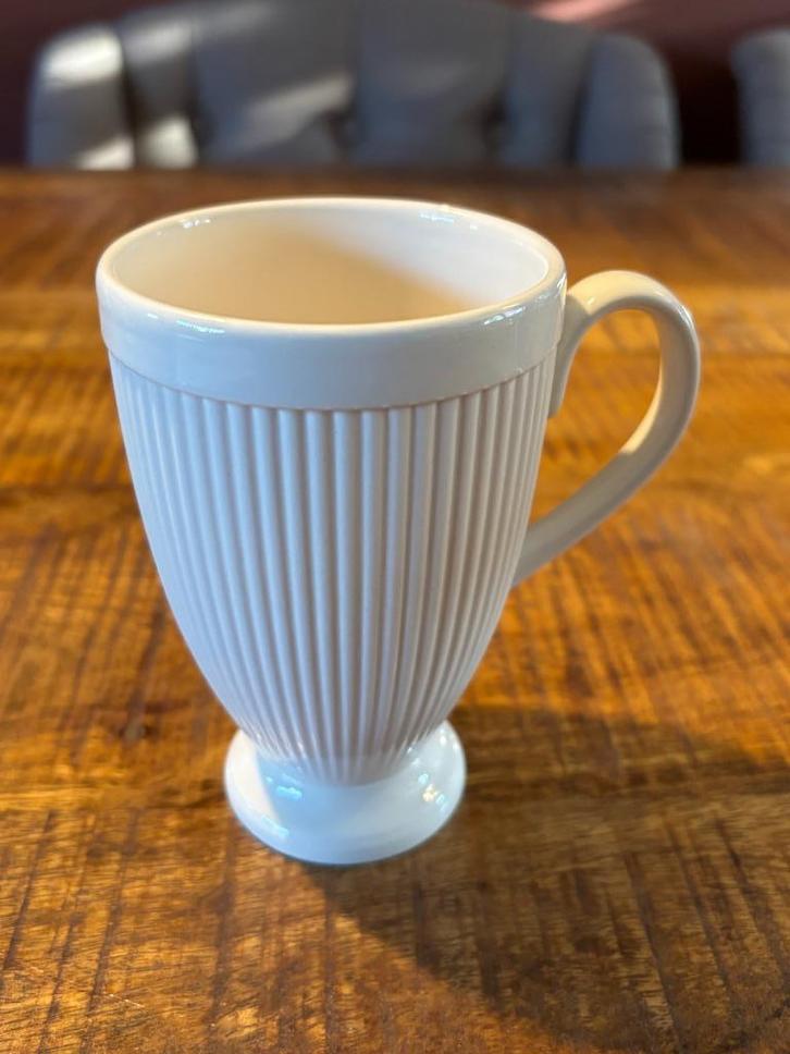 Wedgwood Windsor mok / beker op voet en met oor 0.3 l. Set 8, Huis en Inrichting, Keuken | Servies, Zo goed als nieuw, Kop(pen) en/of Schotel(s)