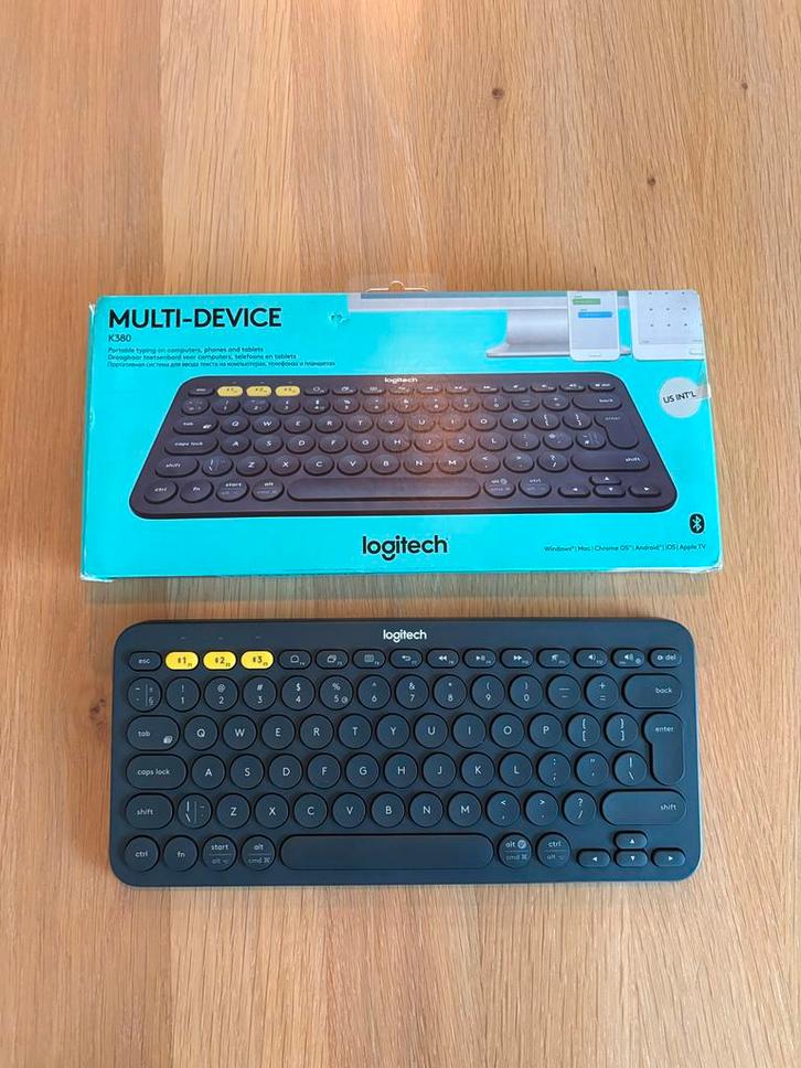 Logitech Multi-Device Bluetooth Keyboard - Zo goed als nieuw, Computers en Software, Toetsenborden, Zo goed als nieuw, Qwerty