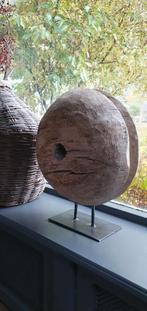 Oud houten wiel ornament op standaard sober stoer, Huis en Inrichting, Woonaccessoires | Overige, Ophalen