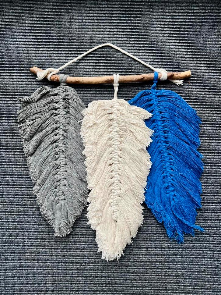 Macramé wandhanger met veren in boho-stijl, Huis en Inrichting, Woonaccessoires | Wanddecoraties, Zo goed als nieuw, Ophalen of Verzenden