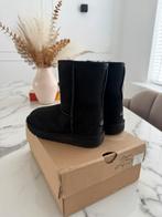 Nieuwe kinder uggs ugg classic zwart boots laarzen maat 28, Kinderen en Baby's, Kinderkleding | Schoenen en Sokken, Ophalen of Verzenden