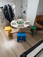 Leuke nostalgische legotafel met 5 stoeltjes, Kinderen en Baby's, Kinderkamer | Tafels en Stoelen, Ophalen of Verzenden, Gebruikt