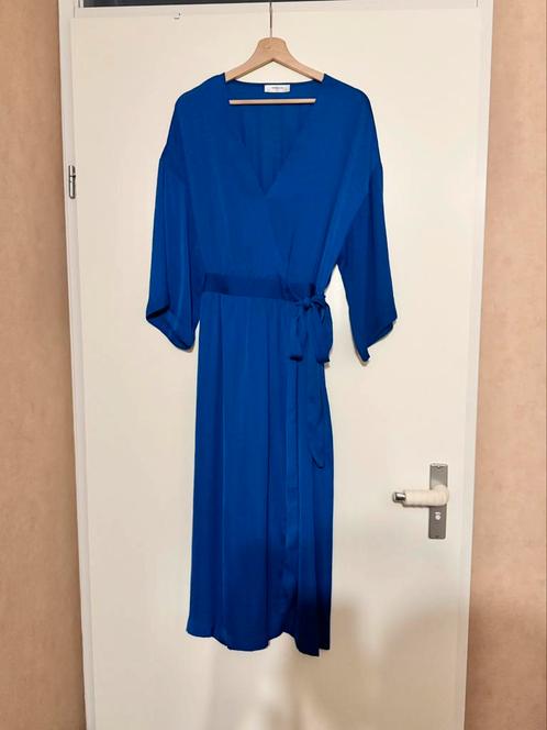 MSCH Copenhagen Overslag jurk blauw maat L, Kleding | Dames, Jurken, Zo goed als nieuw, Maat 42/44 (L), Blauw, Onder de knie, Ophalen of Verzenden