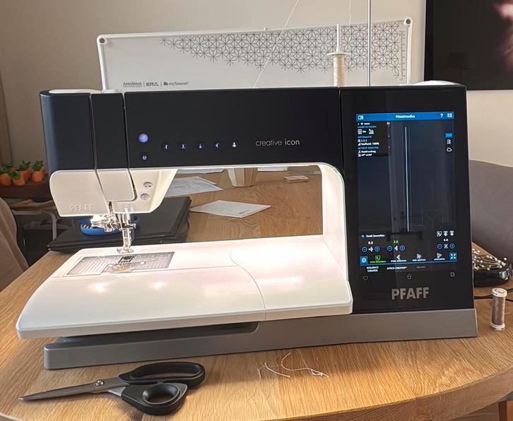 Super naai-borduur machine Pfaff CREATIVE ICON 1  garantie, Hobby en Vrije tijd, Naaimachines en Toebehoren, Zo goed als nieuw
