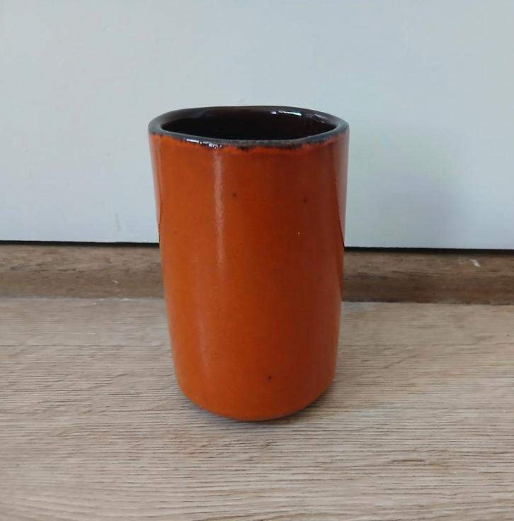 Vintage Oranje Vaasje, Huis en Inrichting, Woonaccessoires | Vazen, Gebruikt, Oranje, Minder dan 50 cm, Aardewerk of Porselein