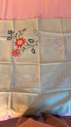 Om af te maken borduurtafel kleedje!, Huis en Inrichting, Ophalen of Verzenden, Zo goed als nieuw, Rechthoek