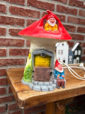 Sfeervolle paddestoel lamp beschikbaar voor biedingen