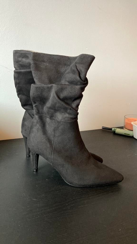 Nieuwe laarsjes - zwart - 39, Kleding | Dames, Hoge laarzen, Zwart, Nieuw, Ophalen of Verzenden