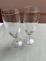 Twee elegante champagneglazen, Ophalen, Glas of Glazen, Effen, Glas
