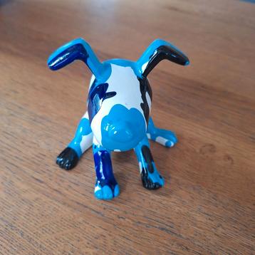 Hond  van steen keramiek aardewerk 12cm hoog blauw zwart wit beschikbaar voor biedingen