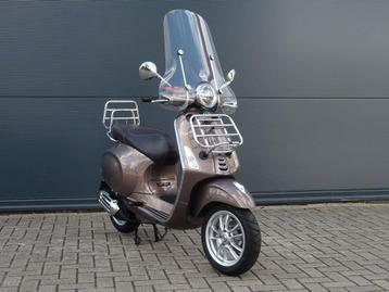 Vespa Primavera Touring 50 2019 ZGAN weinig km 25km beschikbaar voor biedingen