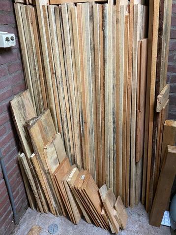 Douglas hout  gereedschap beschikbaar voor biedingen