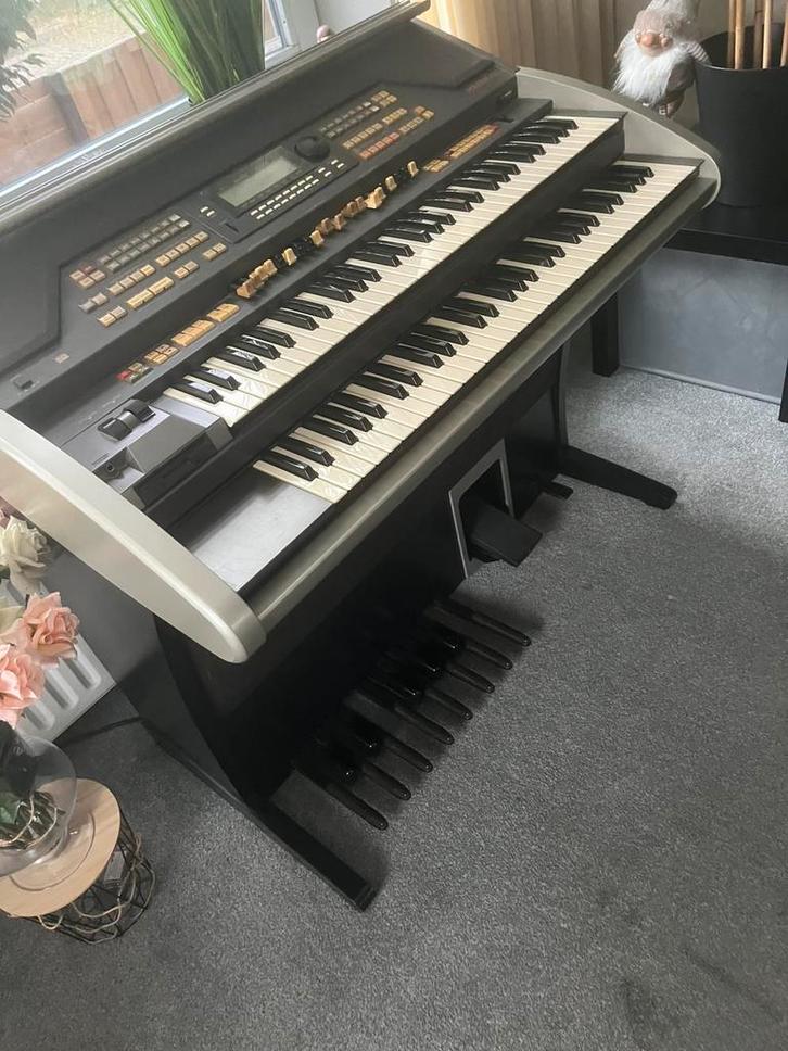 Hammond XE 200L, twee klavieren en 13-tonig pedaal, Muziek en Instrumenten, Orgels, Zo goed als nieuw, 2 klavieren, Ophalen